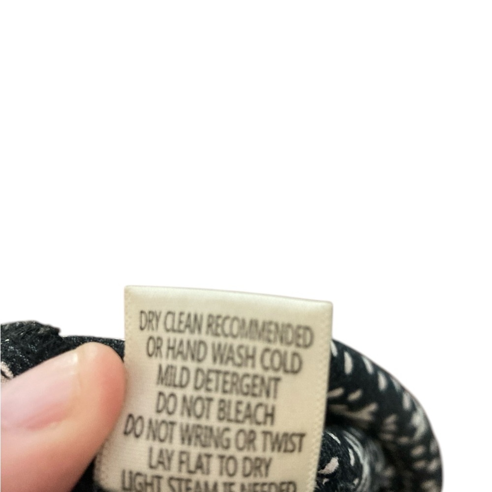 LOVESTITCH Black and White Dot Floral Long Sleeve Romper-size Medium- SO CUTE! - Picture 5 of 7